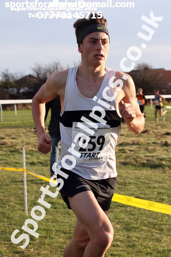 Senior mens North Eastern Cross Country, Redcar. Photo:  David T. Hewitson/Sports for All Pics